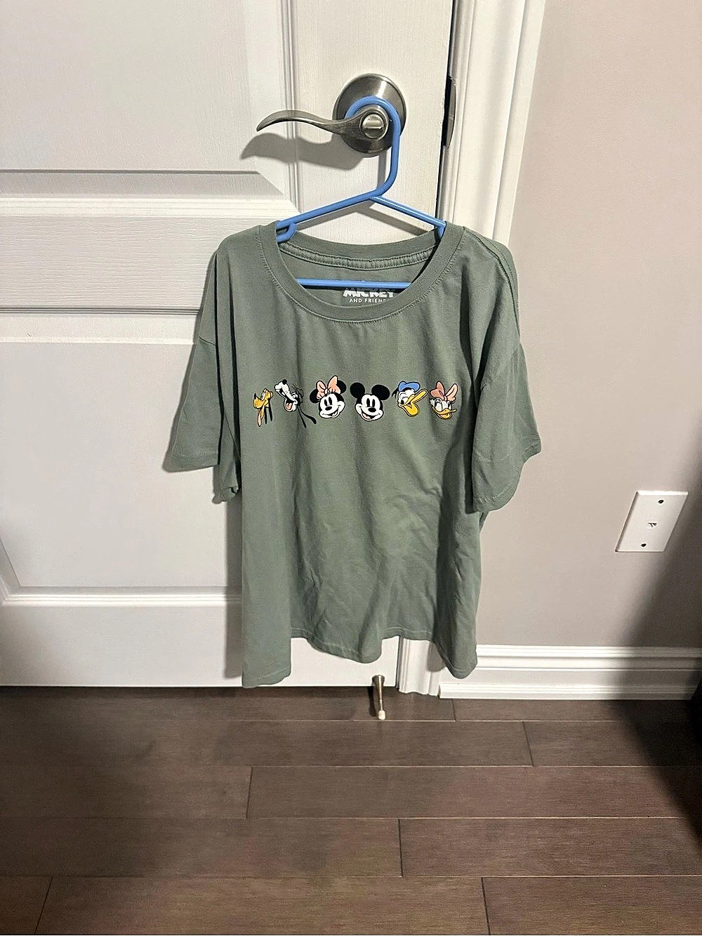 Disney Mickey and Friends Graphic Tee in Green Size XXL Like New